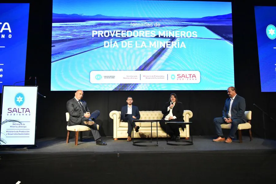 7036-con-el-eje-puesto-en-el-desarrollo-la-cadena-de-valor-minera-el-gobierno-celebro-el-dia-de-la-mineria