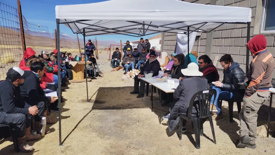90515-en-santa-rosa-de-los-pastos-grandes-se-desarrollo-una-nueva-reunion-de-la-mesa-social-minera