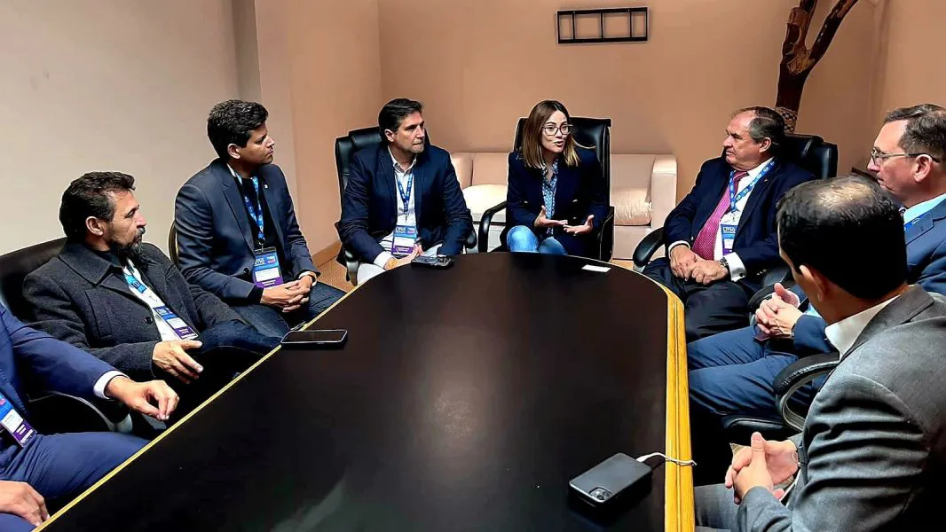 4189-reunion-de-funcionarios