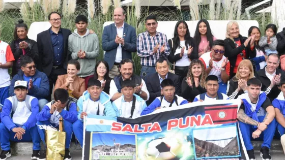 101633-de-la-puna-a-china-saenz-despidio-a-estudiantes-que-inician-un-viaje-enriquecedor-para-su-futuro-profesional-y-personal
