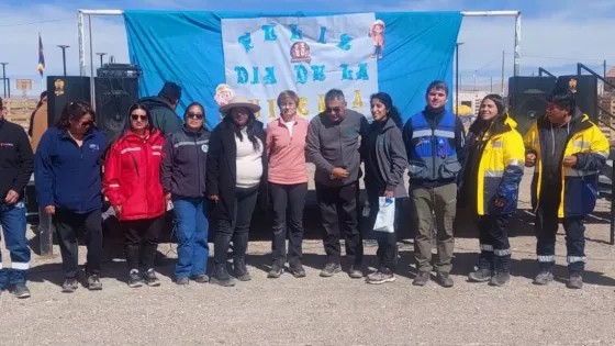 101498-con-un-enfoque-en-el-desarrollo-y-la-cooperacion-el-gobierno-y-la-comunidad-de-estacion-salar-de-pocitos-celebraron-el-dia-de-la-mineria