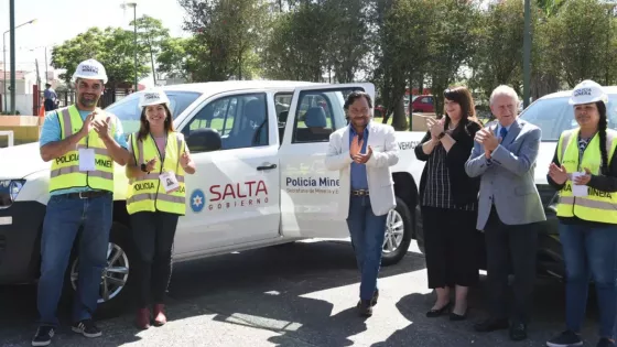 98545-con-vehiculos-y-equipamiento-el-gobernador-saenz-asegura-una-mineria-responsable-y-transparente-en-salta