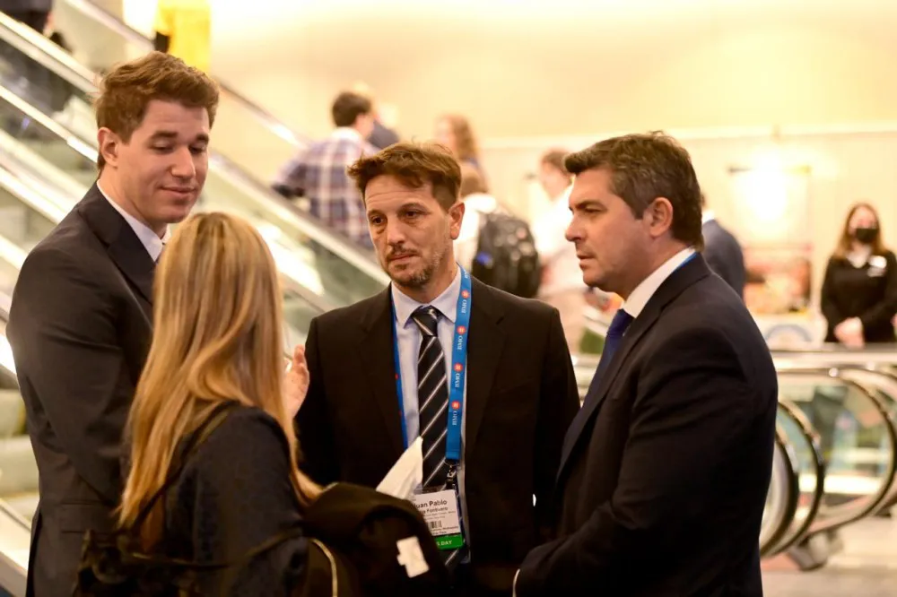 90f0c243170e98e46bdf2d109f456757_XL