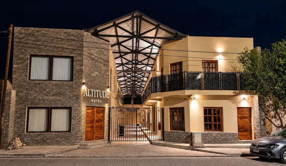 Altitude Hotel abre sus puertas en San Antonio de los Cobres, un punto estratégico para la minería.