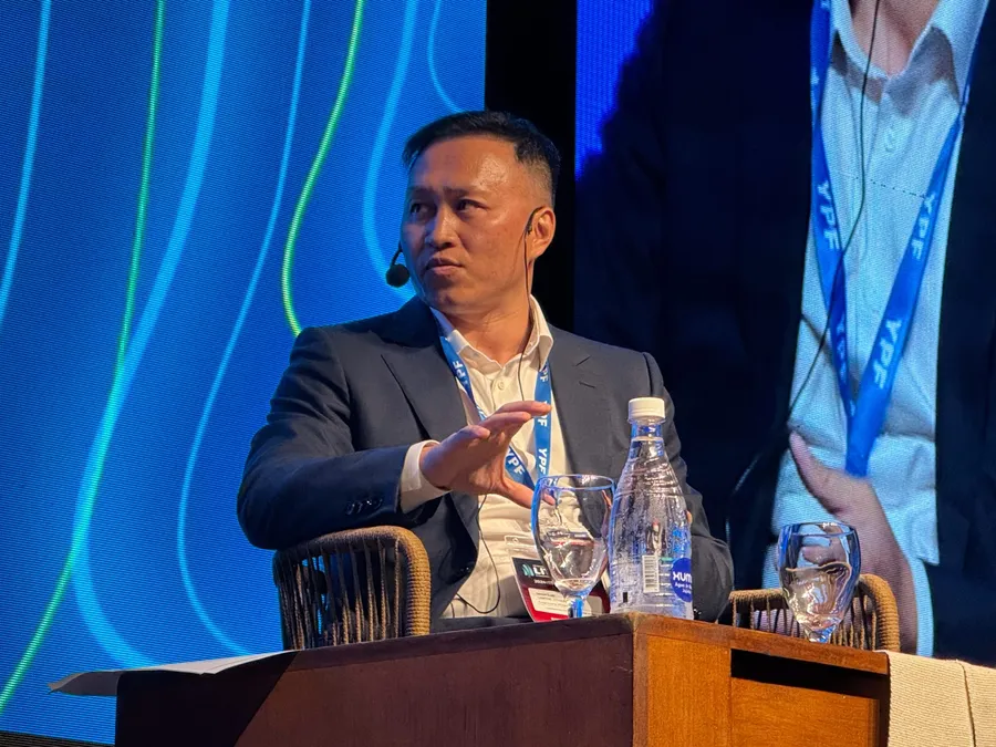 0_CONFER_3_003_-scaled