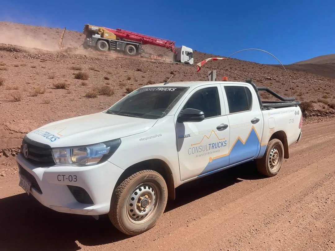 ¡Desafiamos lo extremo para llevar potencia e izaje donde se necesita!Desde las alturas más extremas de la Puna hasta el corazón de Córdoba, transportamos el fin de semana de Pascuas una grúa de 50 toneladas atravesando l