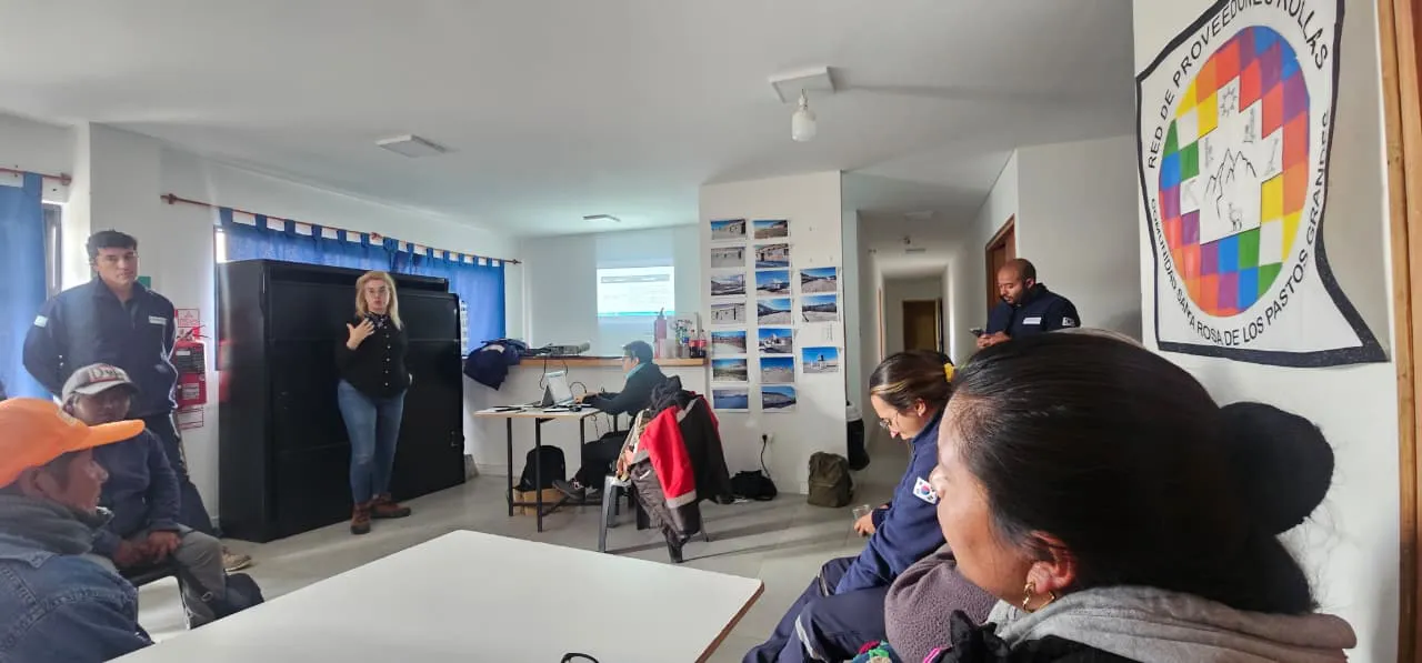 Reunión informativa convocada por la empresa POSCO Argentina para presentar a la Comunidad Kolla de Santa Rosa de los Pastos Grandes sus principales compromisos con la comunidad. 