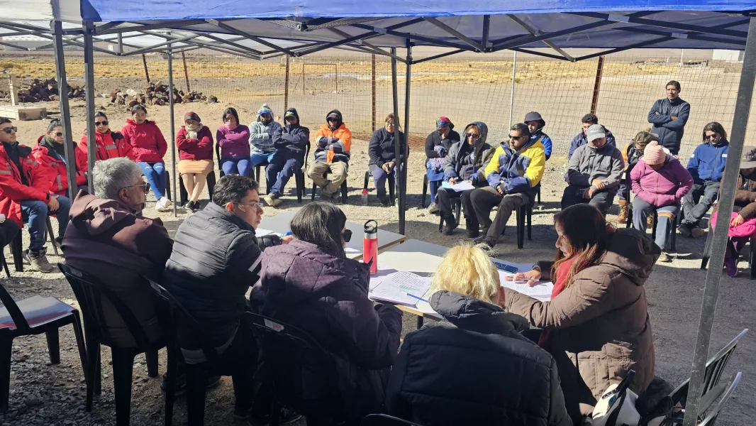 17619-mesas-de-trabajo-social-impulso-a-la-electrificacion-y-desarrollo-local-en-santa-rosa-de-los-pastos-grandes