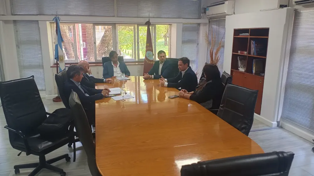 Firma de convenio carrizo lupión American Minerals