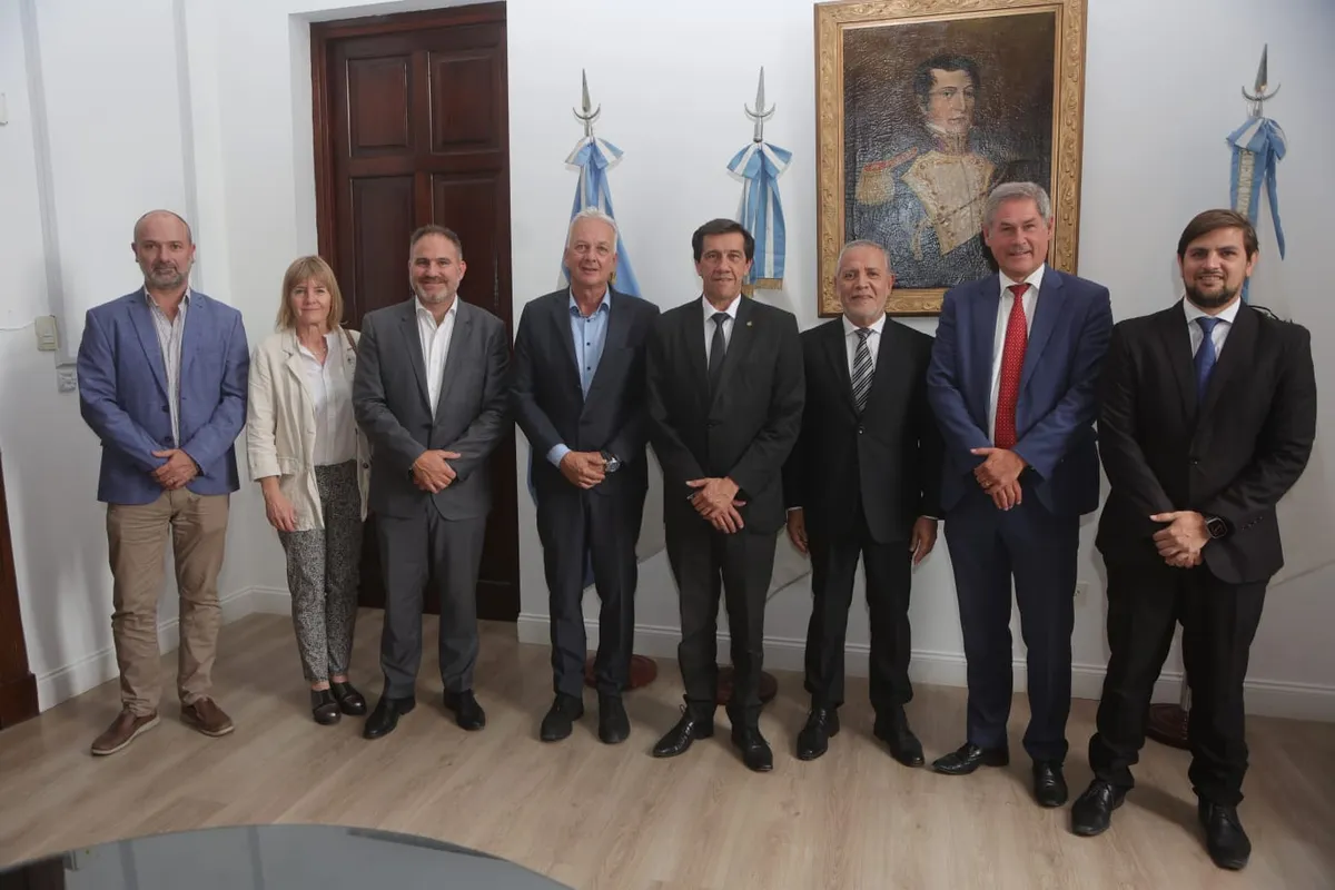 carlos-sadir-junto-autoridades-la-camara-industria-y-comercio-argentino-alemanajpeg