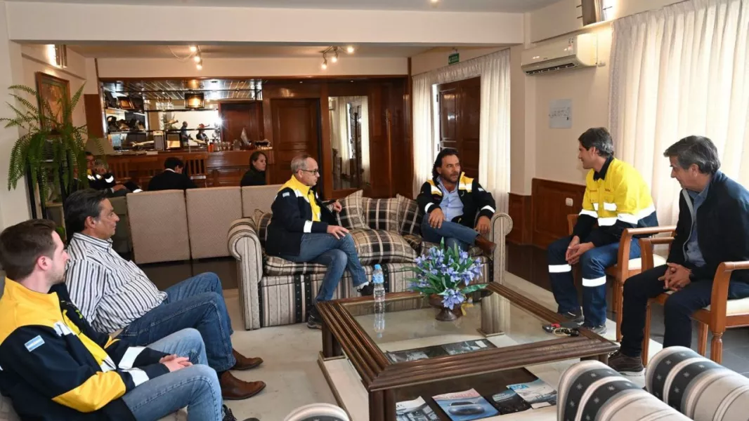 17993-saenz-recibio-a-directivos-de-rio-tinto-que-proyecta-50000-toneladas-anuales-de-litio-grado-bateria