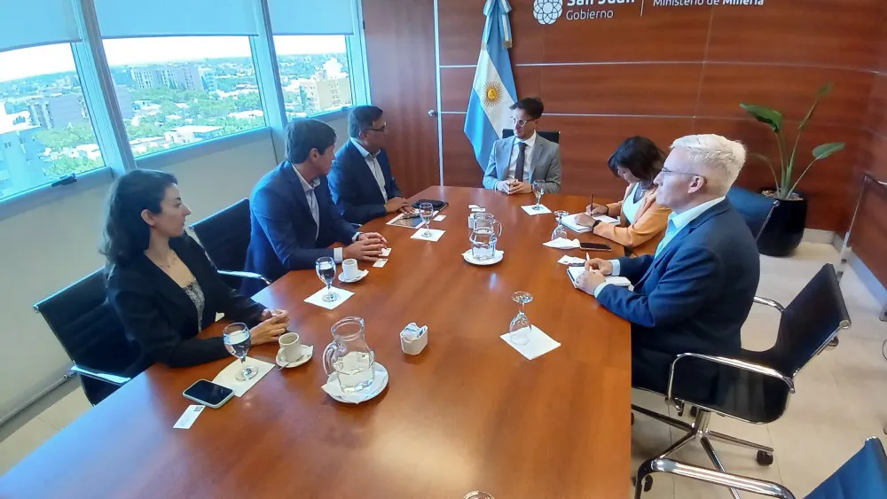 f0081d0e1f05c4453809b6d923331402_XL