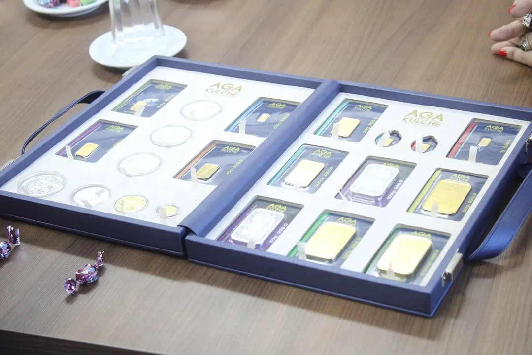 Salta, radar de inversiones La secretaria de Minería y Energía, Romina Sassarini, recibió la visita de Mehmet Ozturk, empresario y consultor turco de la firma internacional AgaBullion. En el encuentro dialogaron sobre las-1