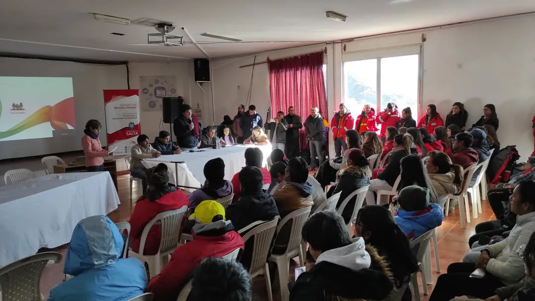 Gran participación en la Jornada de Empleabilidad y Proveedores Mineros en San Antonio de los Cobres ⛰️🤝🚐 Llegamos a San Antonio de los Cobres para desarrollar la Jornada de Empleabilidad y Proveedores Mineros, organiza