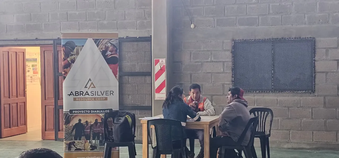 Instancia de selección de personal llevada adelante por la empresa AbraSilver en la comunidad de Santa Rosa de los Pastos Grandes.