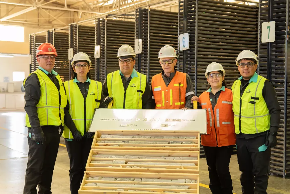 Equipo-de-trabajo-en-loguera-scaled