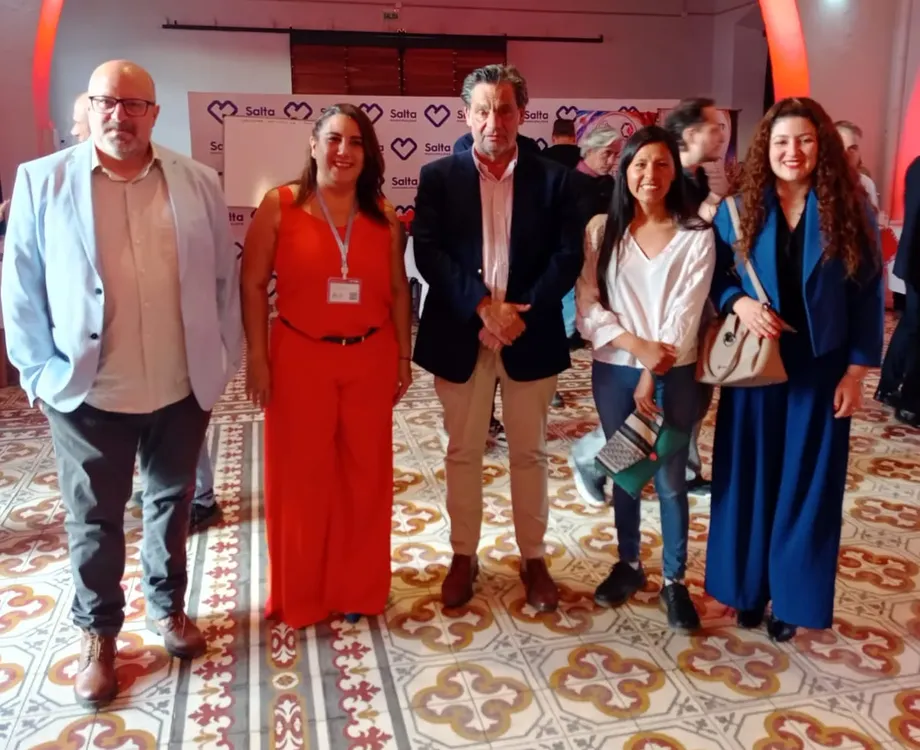 Martín Rodríguez y Mariana Alemán, junto al Ministro Ignacio Lupión, Violeta Morales de Mukaily y la diputada Griselada Galleguillos.