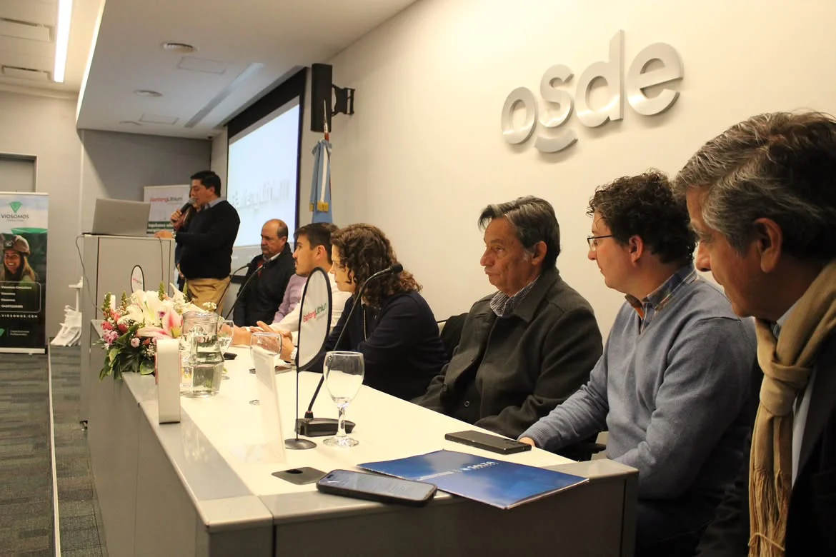 Las autoridades provinciales, municipales y de Ganfeng durante el lanzamiento.