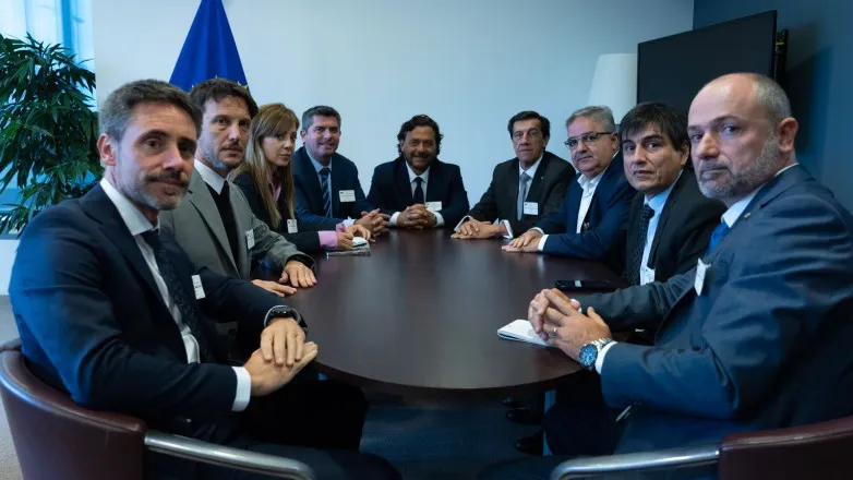 7b3378f3985b7c47557ff4f93747f104_L