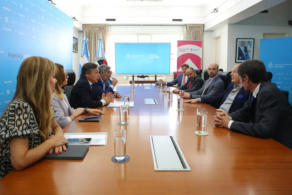 foto_se_realizo_la_primera_reunion_de_traspaso_con_las_futuras_autoridades_en_las_areas_de_transporte_energia_mineria_y_enacom