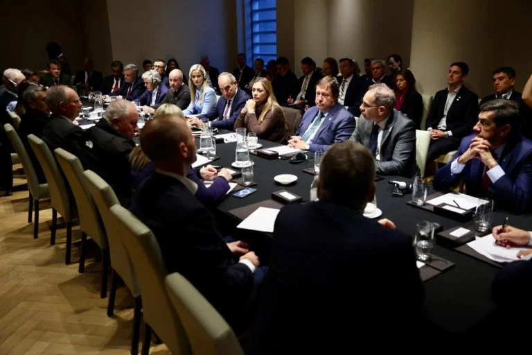 vices-reunion-mineria-canada-768x512