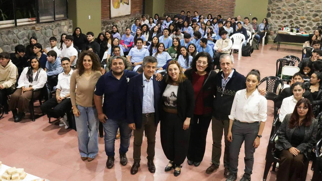 El secretario de Mienría, Gustavo Carrizo, se reunió con estudiantes de escuelas técnicas de Metán.