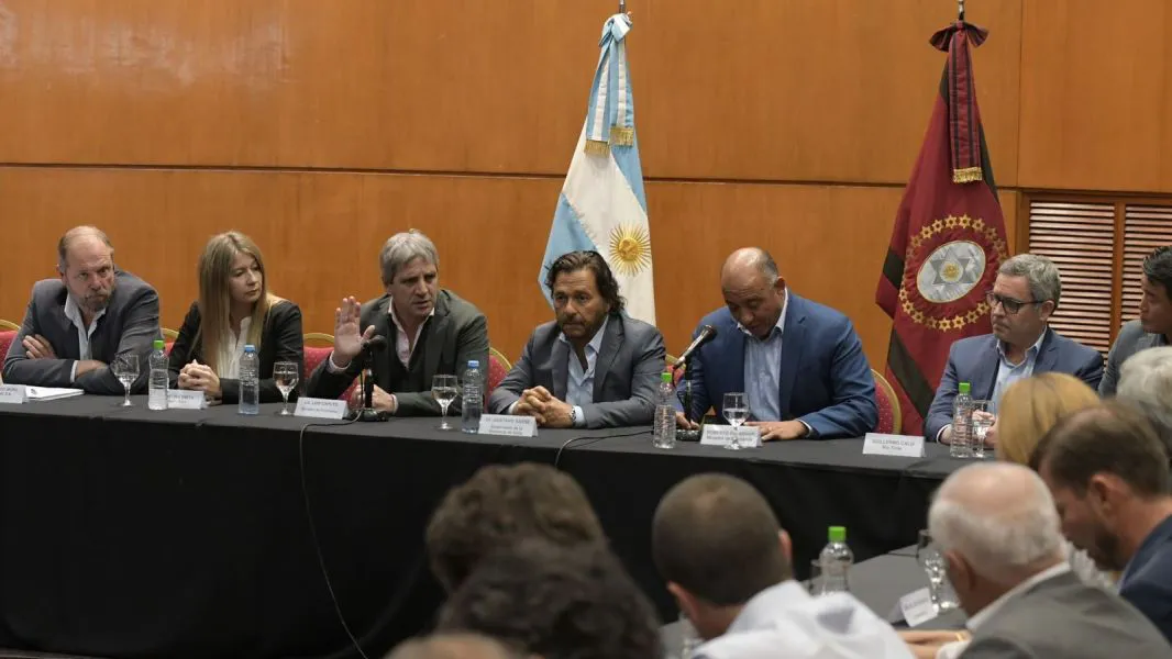 97034-mesa-de-dialogo-entre-gobierno-de-salta-economia-de-nacion-y-sectores-industrial-empresarial-y-productivo-20240803011916