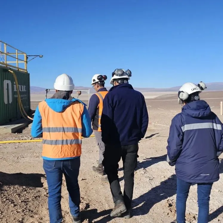 POSITIVA VISITA A TOLAR GRANDE Y EL PROYECTO ARIZARO Nuestro equipo del Programa de Gestión y Policía Minera llegó a Tolar Grande , donde participó de una reunión informativa para conocer los avances del Proyecto Arizaro