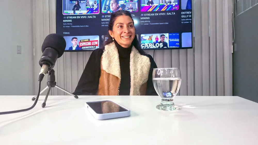 María Sol Ponce, en el estudio de Salta Mining.