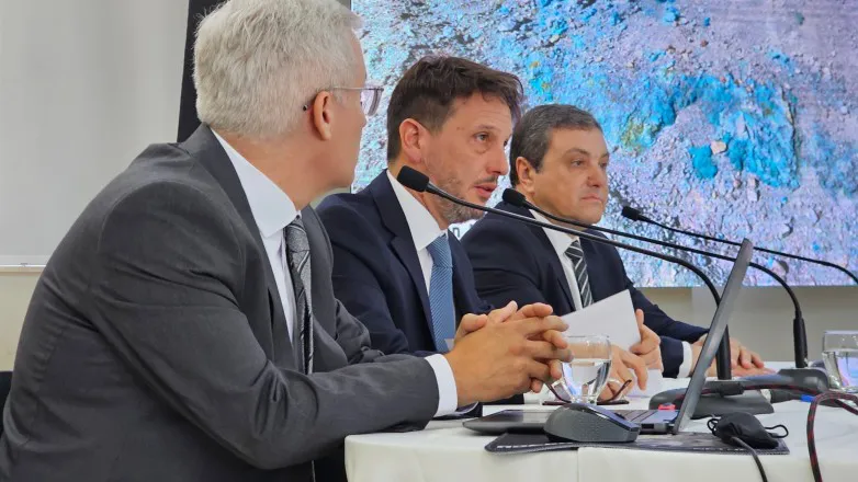 fdf3ce13d6c59e8ad0bb589720041812_L