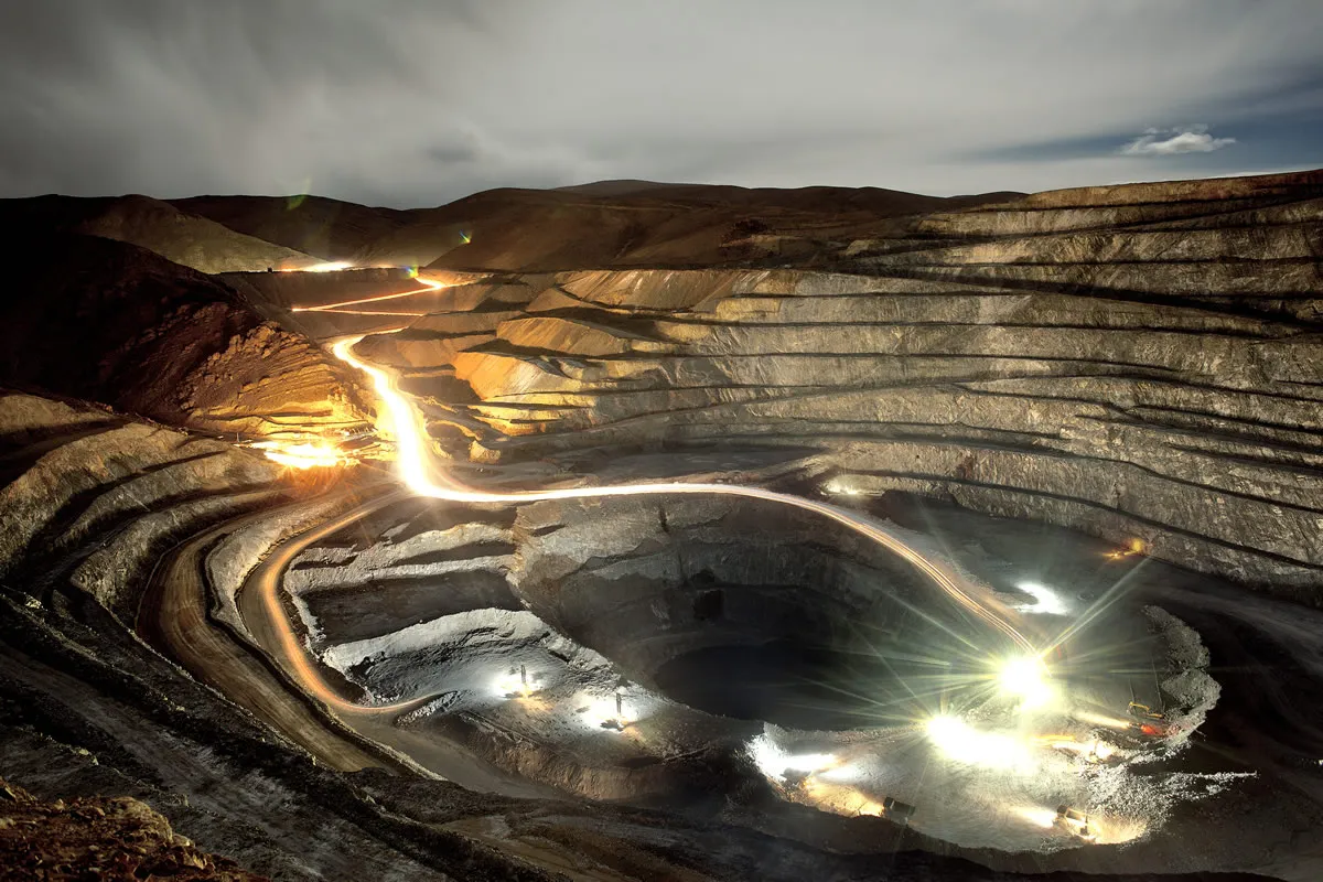 San_Miguel_open_pit_Night_view