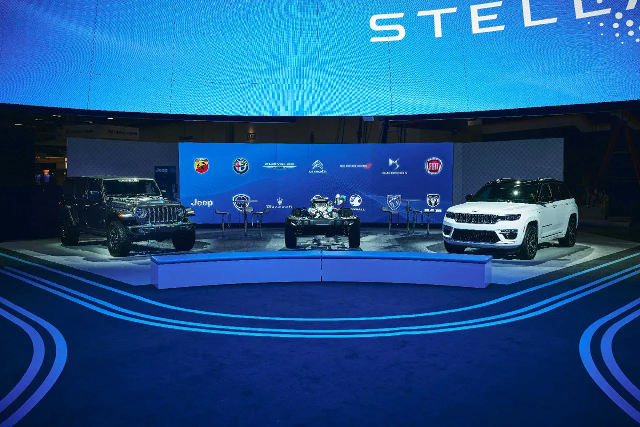 b2ap3_large_Stellantis-Jeep-Wrangler-4xe-and-Grand-Cherokee-4xe-at-CES-2022