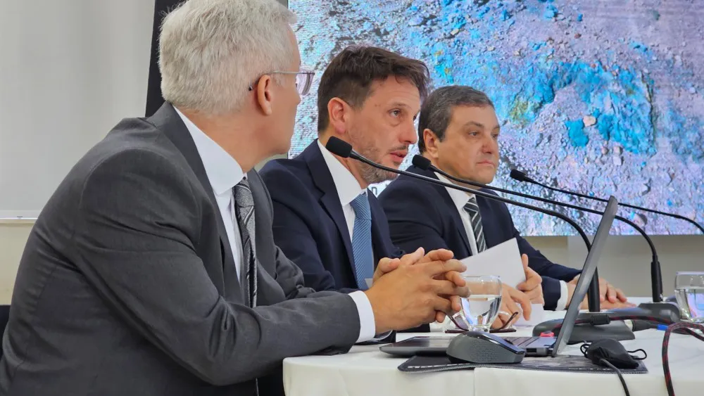 fdf3ce13d6c59e8ad0bb589720041812_XL