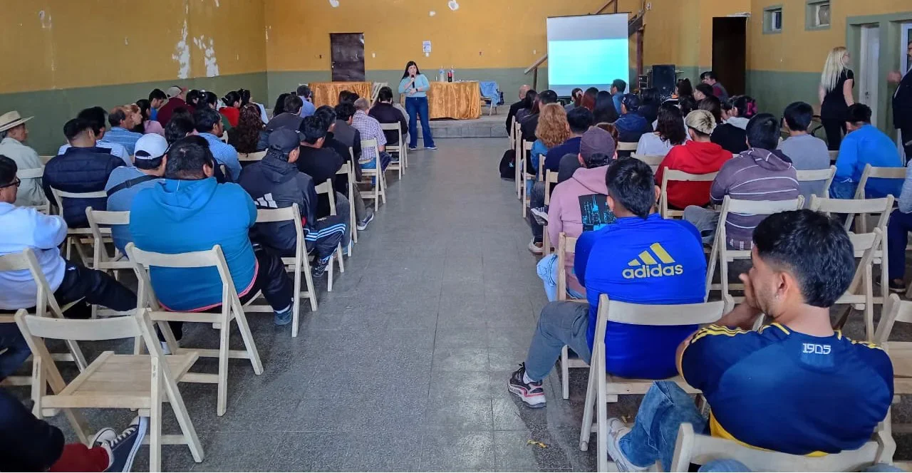 Foto: Expresión del Sur. Proyecto Macacha: Ajax Resources presentó ante vecinos los alcances de la exploración de cobre en Río Piedras y Lumbreras.
