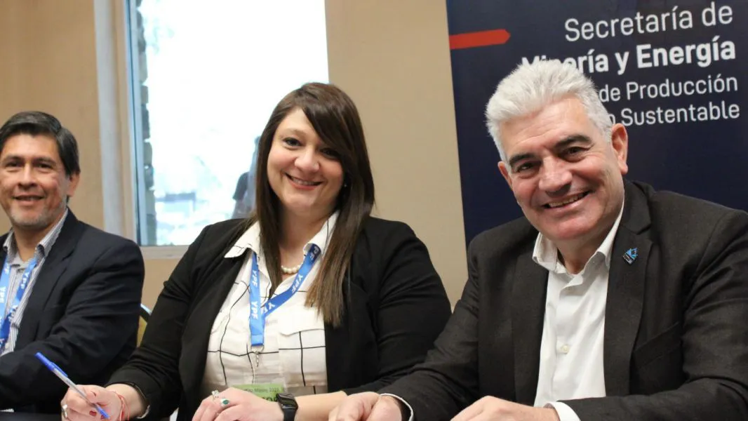 97572-el-gobierno-y-el-servicio-geologico-minero-argentino-formalizan-su-compromiso-para-avanzar-en-la-revision-del-proyecto-minero-taca-taca