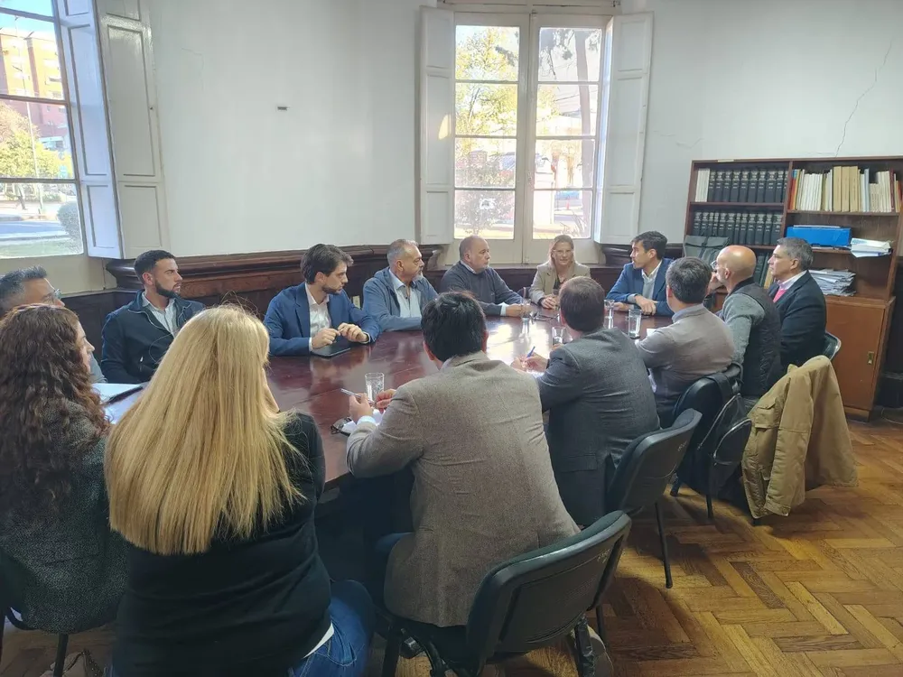 Diputados salteños con representantes de la Cámara de Minería de Salta.