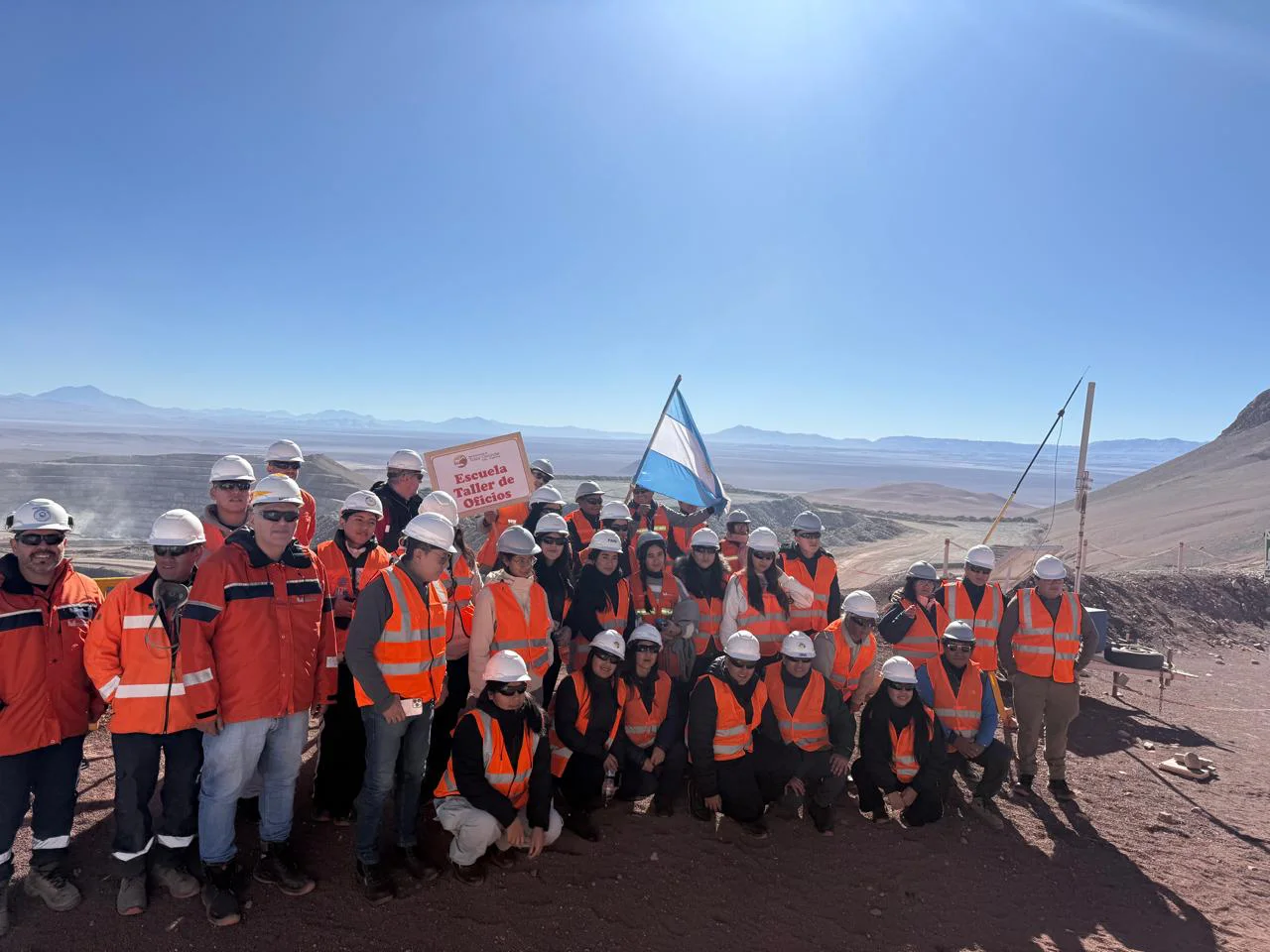 Alumnos de Tolar Grande y la Ciudad de Salta visitaron el proyecto de oro Lindero.