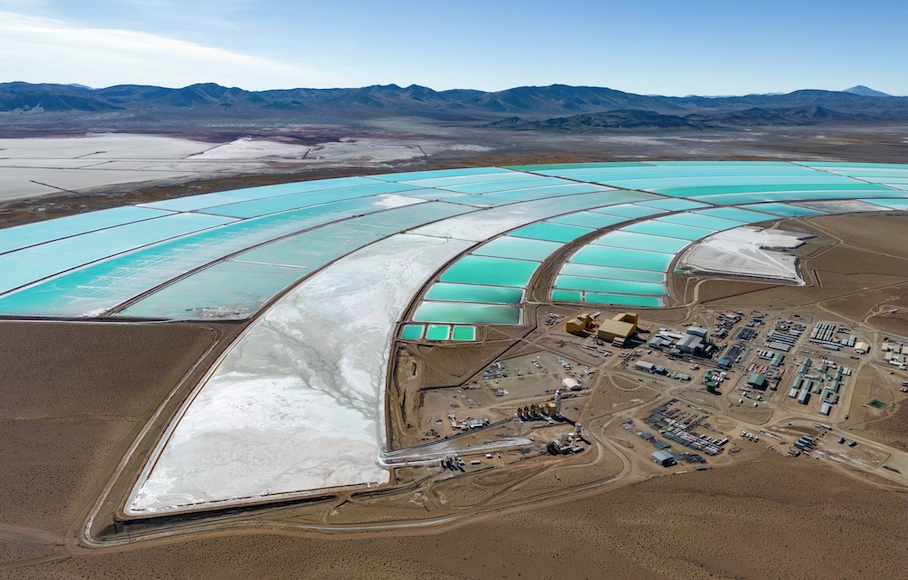 Vista aérea de un yacimiento de litio en el norte de Argentina. Crédito: Shutterstock