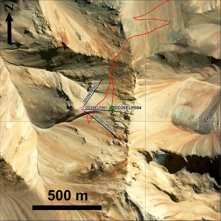 Figura 2 - Mapa en planta que muestra las trazas de los pozos de perforación en el sistema de pórfido El Perdido.