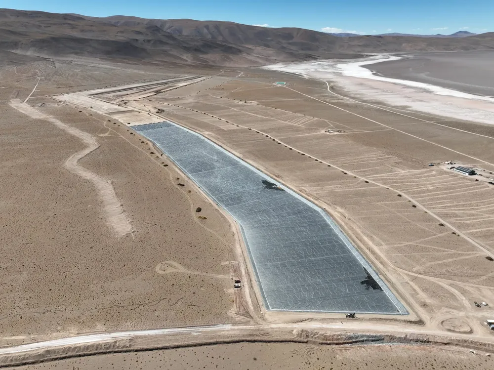 Progresión general de la instalación del revestimiento en la laguna 1