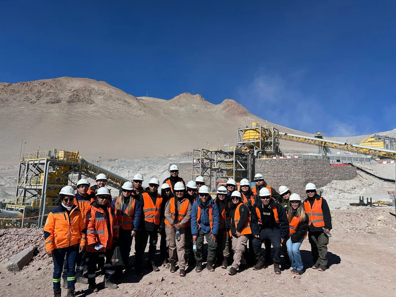 Alumnos de Urundel visitaron las instalaciones de Mina Lindero.