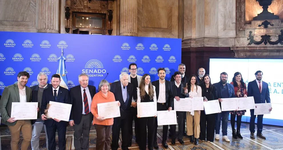 PREMIOS EN EL SENADO