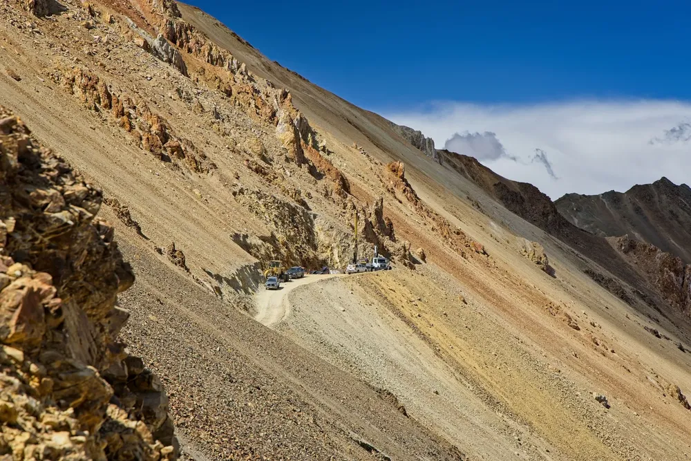 Figura 1 - Fotografía de la nueva plataforma de perforación en el sistema de pórfido El Perdido.Figura 1 - Fotografía de la nueva plataforma de perforación en el sistema de pórfido El Perdido.