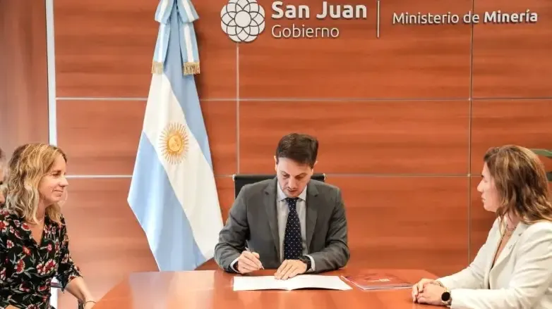 ab01195f3b203e17108bf6b3749301ef_L