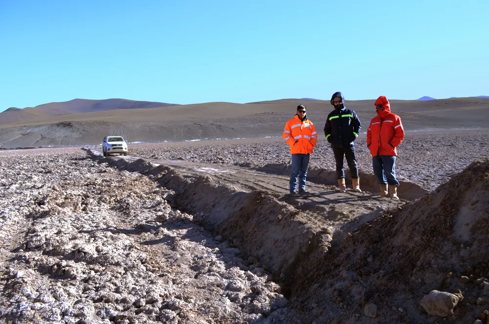Se construyen caminos de perforación en Rincon West, que se extienden sobre la salina
