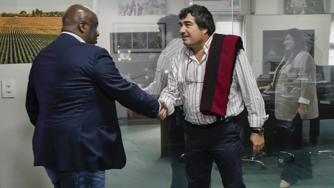 14860-reunion-de-funcionarios