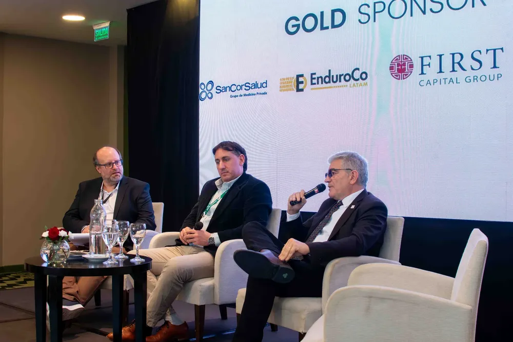 El presidente del SEGEMAR, Julio Bruna Novillo, y el geólogo Mauro de la Hoz, analizaron el presente y el futuro de la exploración en Argentina.