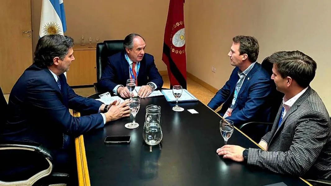 97506-reunion-con-directivos-de-la-empresa-first-quantum-por-el-proyecto-taca-taca