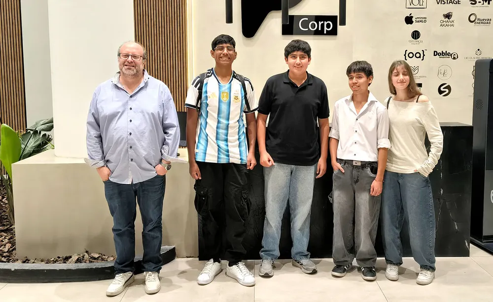 Laureano Montero, Benjamín Villagrán, Lucio Saucedo  y Virginia Viollaz junto a Martín Rodríguez.