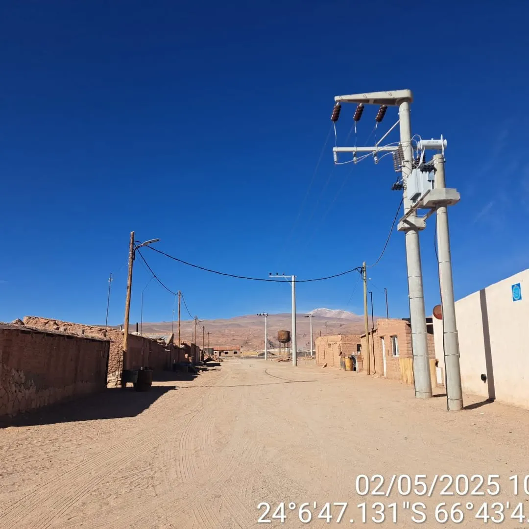 ¡Avanza la electrificación de la Puna salteña! Estamos a pasos de conectar Olacapato al Sistema Argentino de Interconexión (SADI) . Este proyecto, ejecutado por EDESA, incluye- 400 metros de línea subterránea. 2200 metros-3